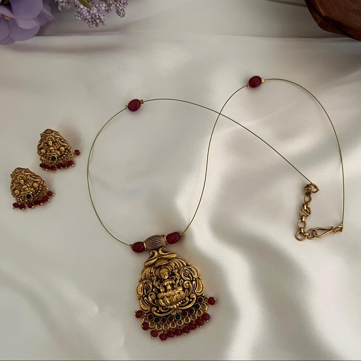 Lakshmi Invisible Necklace Set AN17