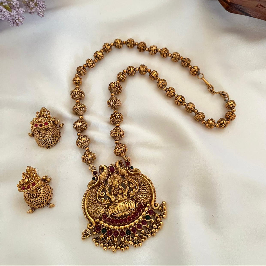 Lakshmi Pendant Necklace Set AN32