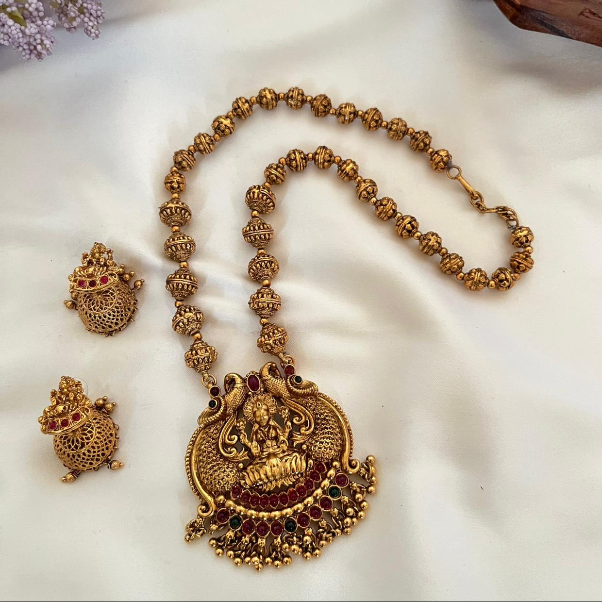 Lakshmi Pendant Necklace Set AN32