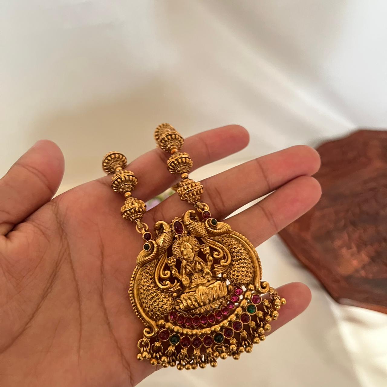 Lakshmi Pendant Necklace Set AN32