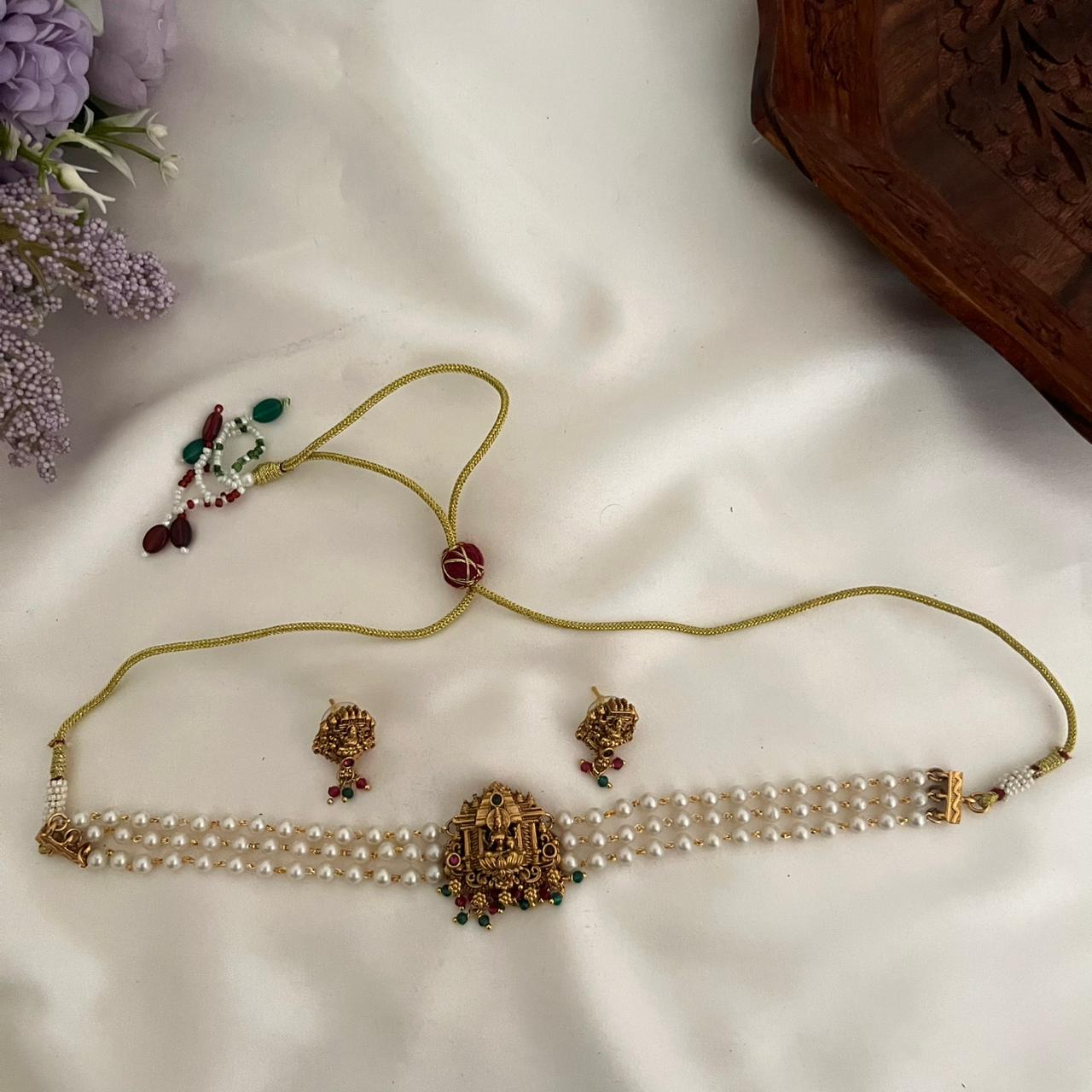 Temple Pearl Choker AN40