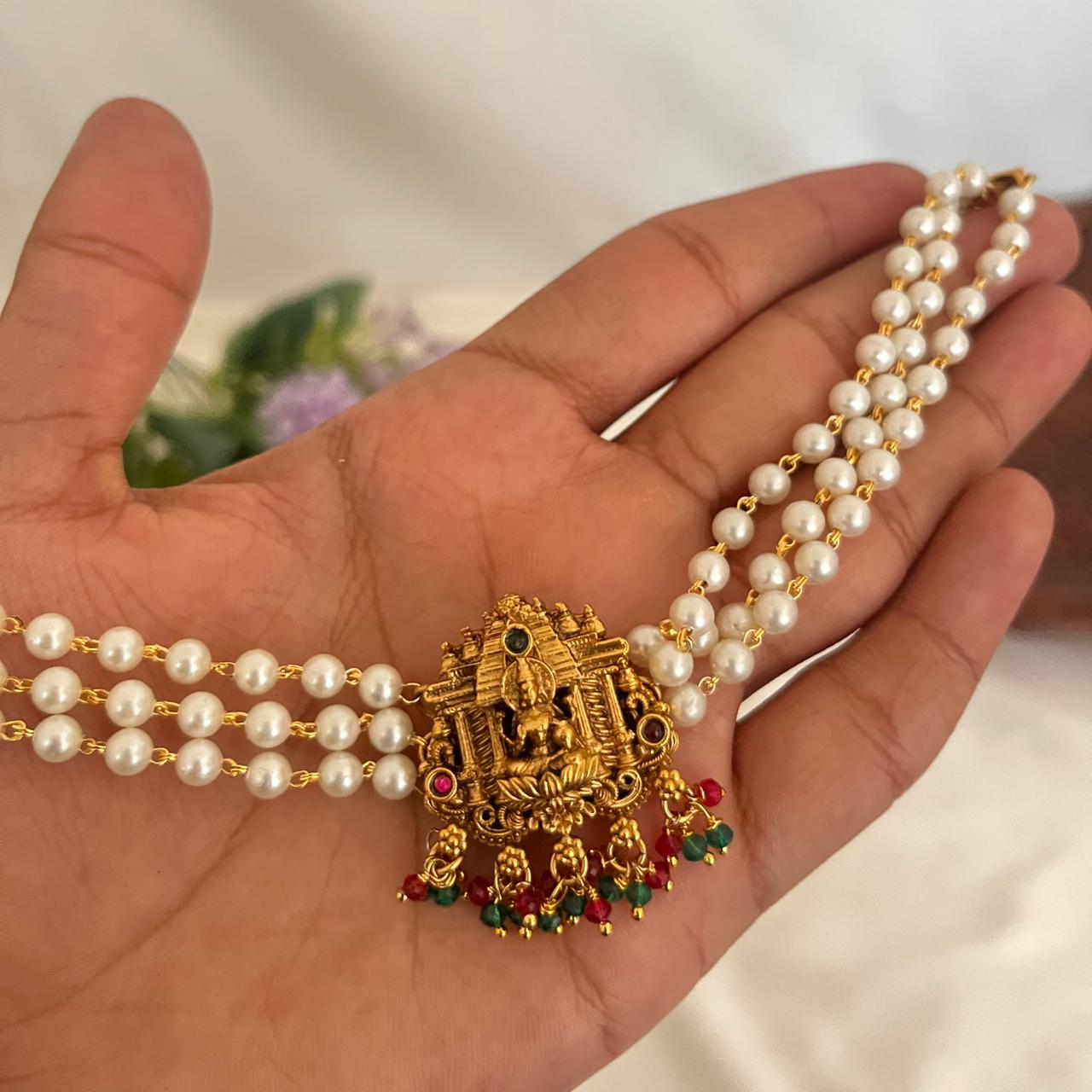 Temple Pearl Choker AN40