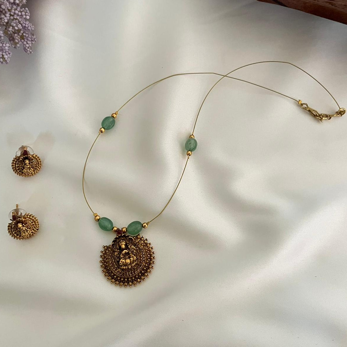 Lakshmi Invisible Necklace Set AN21