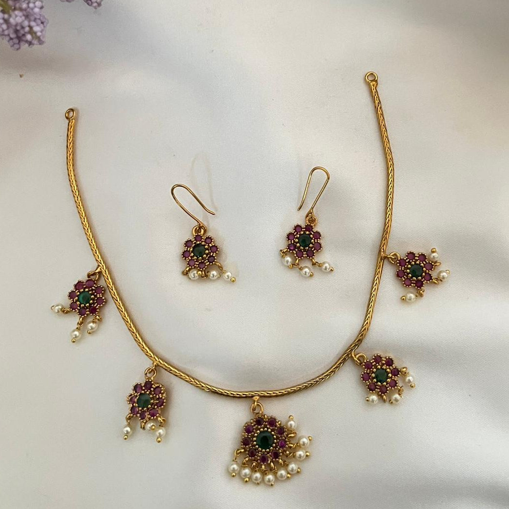 Antique Floral Pendant Necklace AN29
