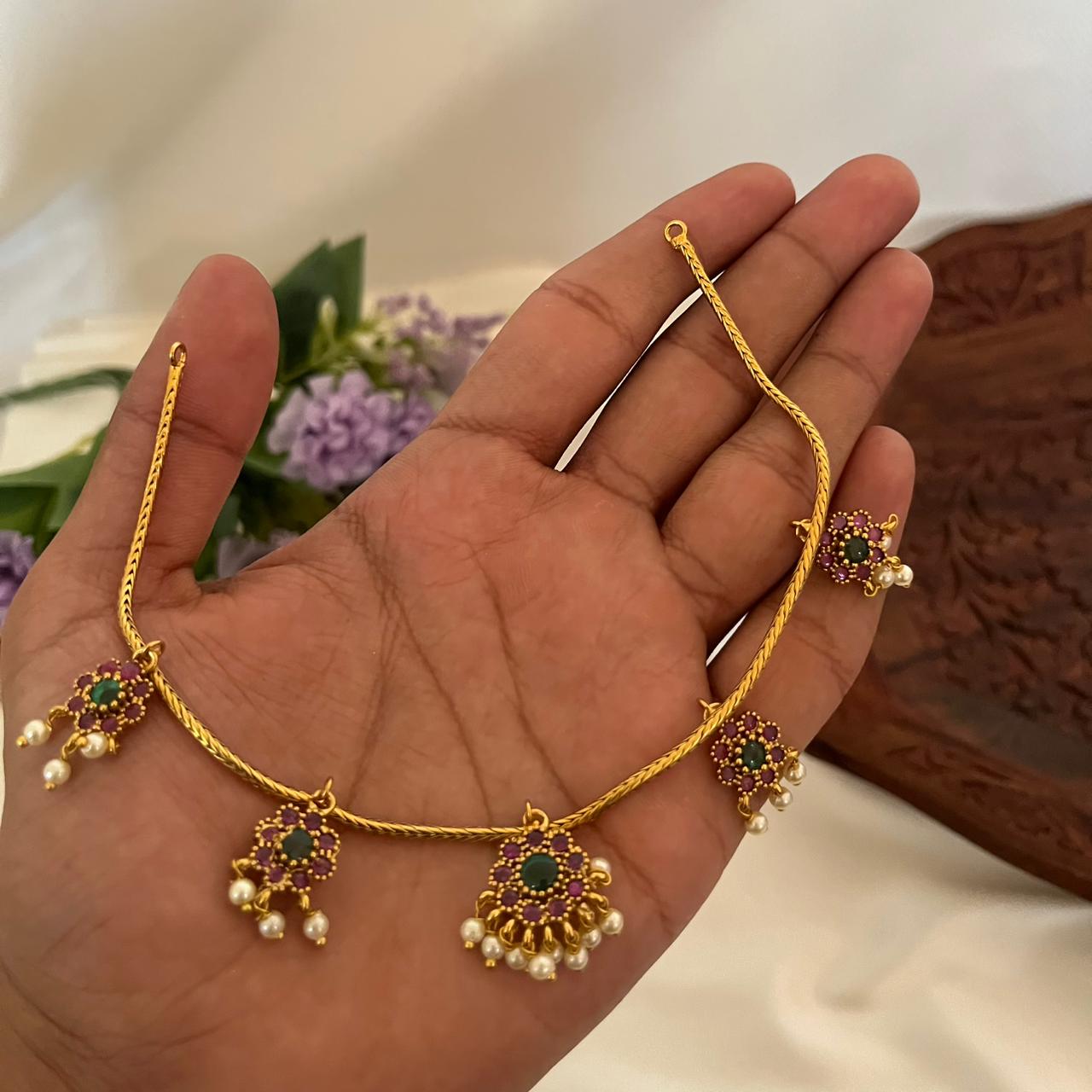 Antique Floral Pendant Necklace AN29