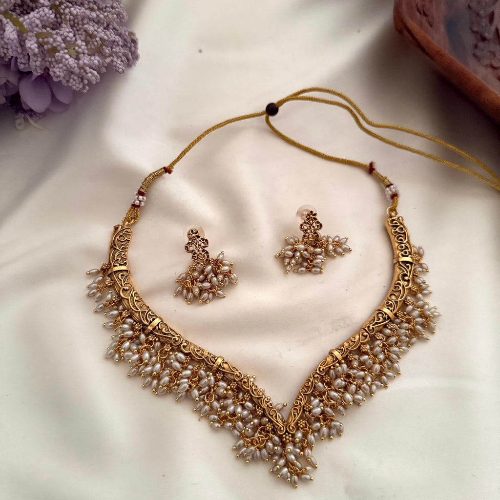Antique Pearl V-Choker AN07