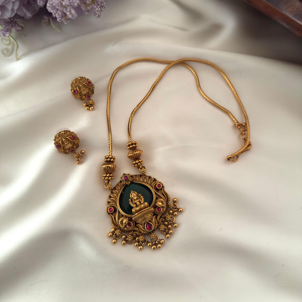 Emerald Lakshmi Pendant Necklace AN09