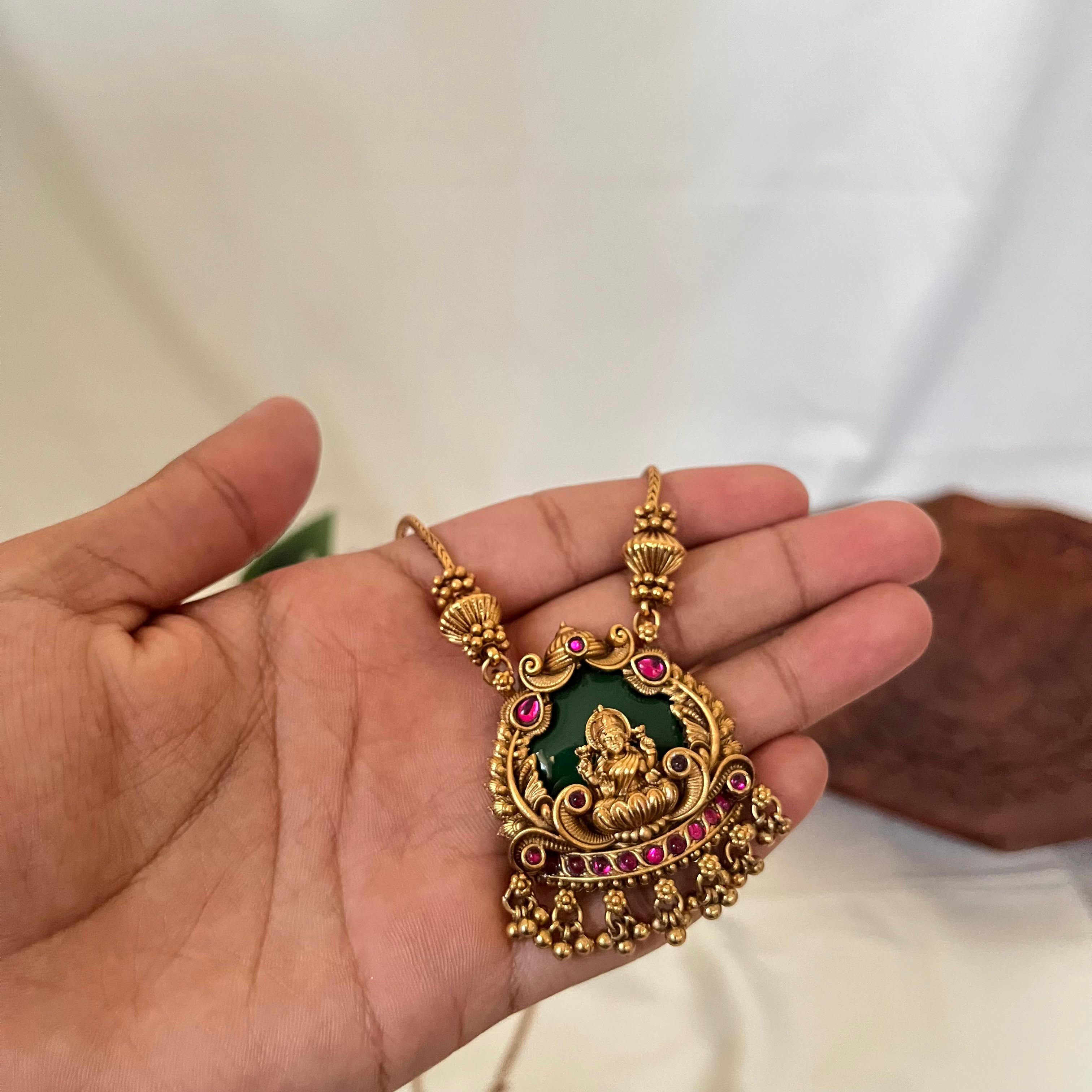 Emerald Lakshmi Pendant Necklace AN08