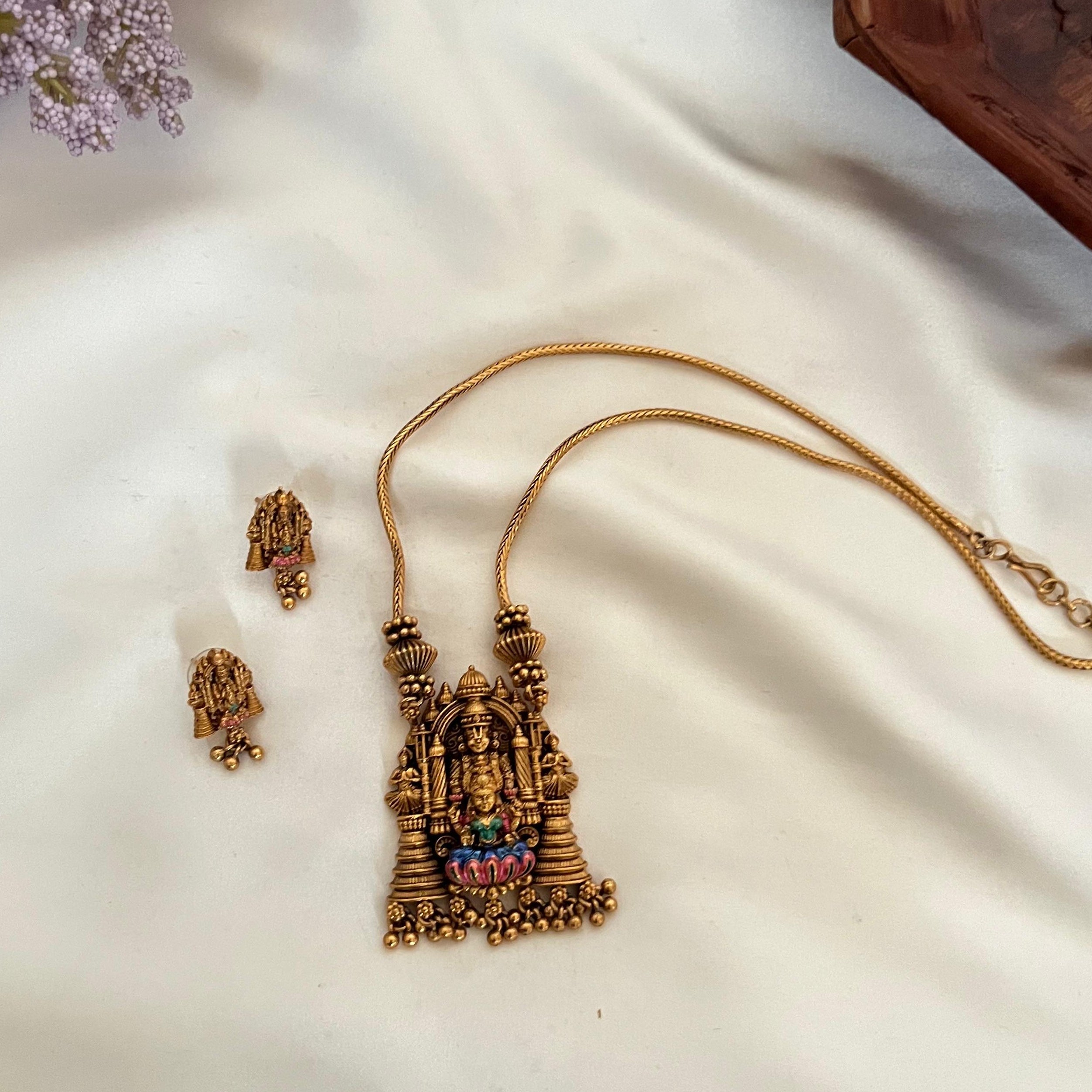Lakshmi Temple Pendant Necklace AN53