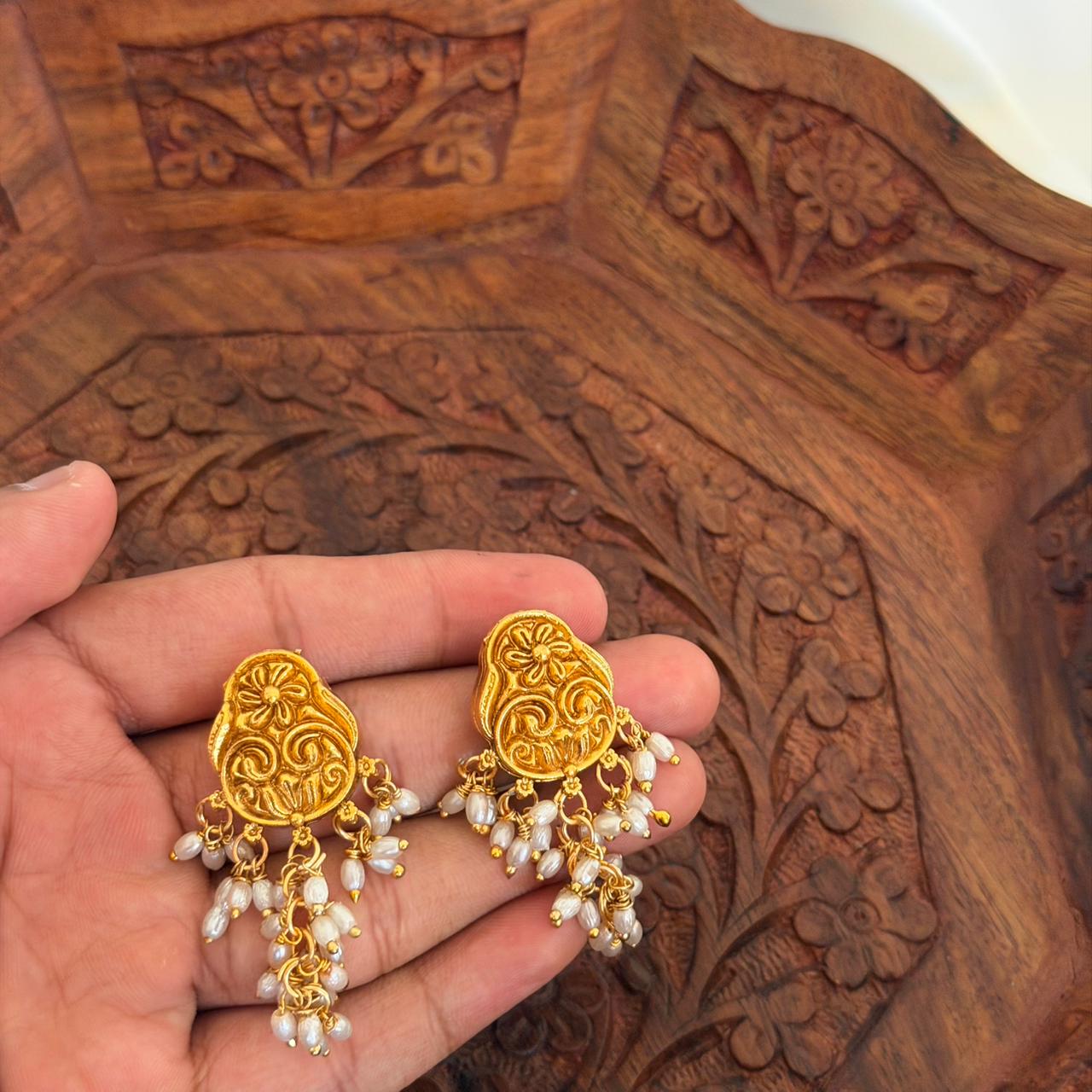 Antique Pearl Floral Necklace AN109 Anvika Jewels