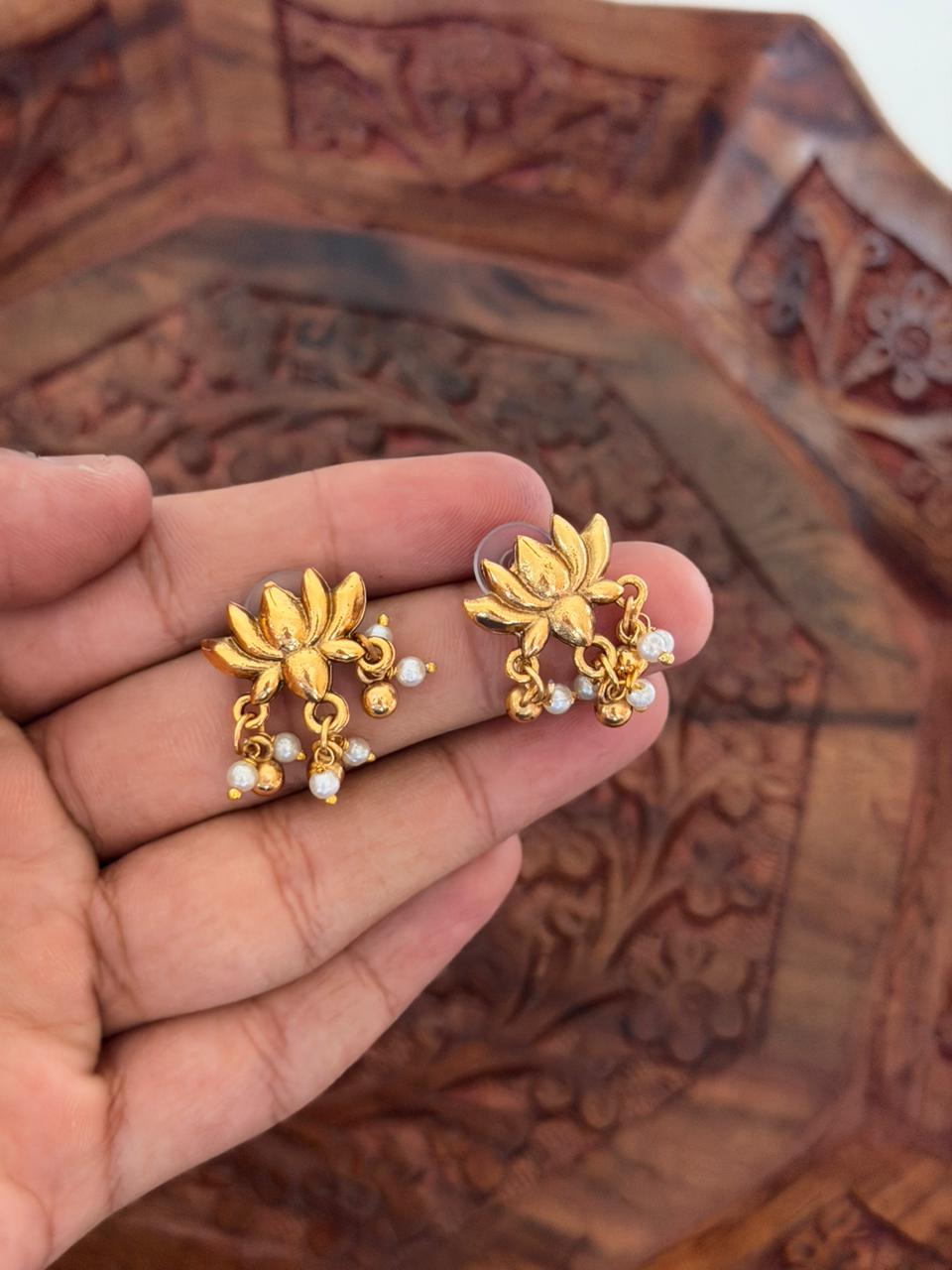 Lotus Antique Choker Set AN121 Anvika Jewels
