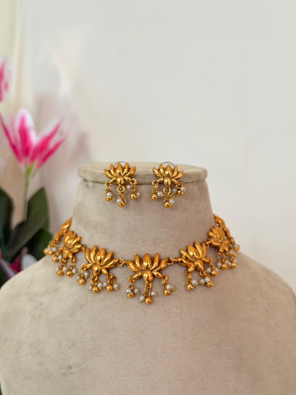Lotus Antique Choker Set AN121 Anvika Jewels